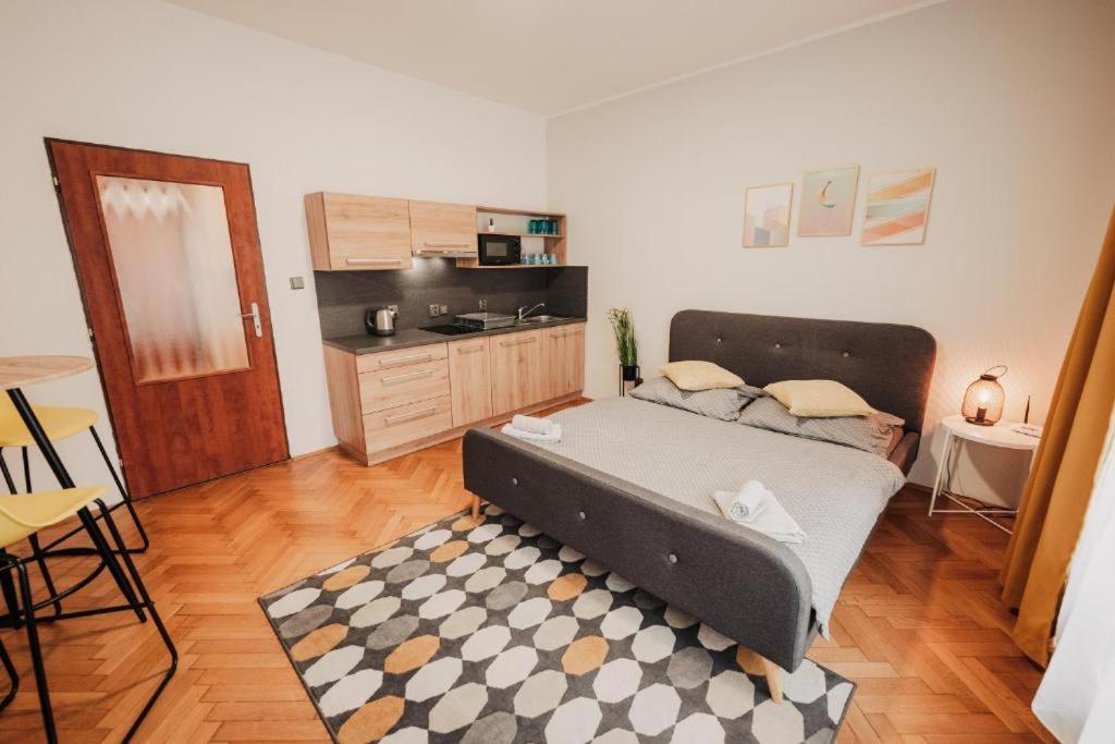 Citybeat Apartments, 400M From The Square Plzeň Exterior foto